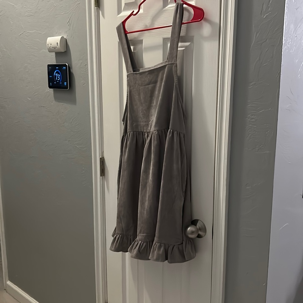 overall dress, spacious and elegant